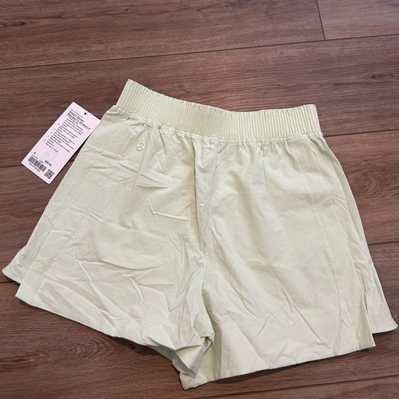 NWT Stretch Woven Relaxed-Fit HR Short, Size S - Picture 5 of 7